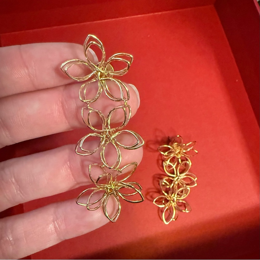 House of Harlow 1960 Gold Floral Dangle Earrings Open